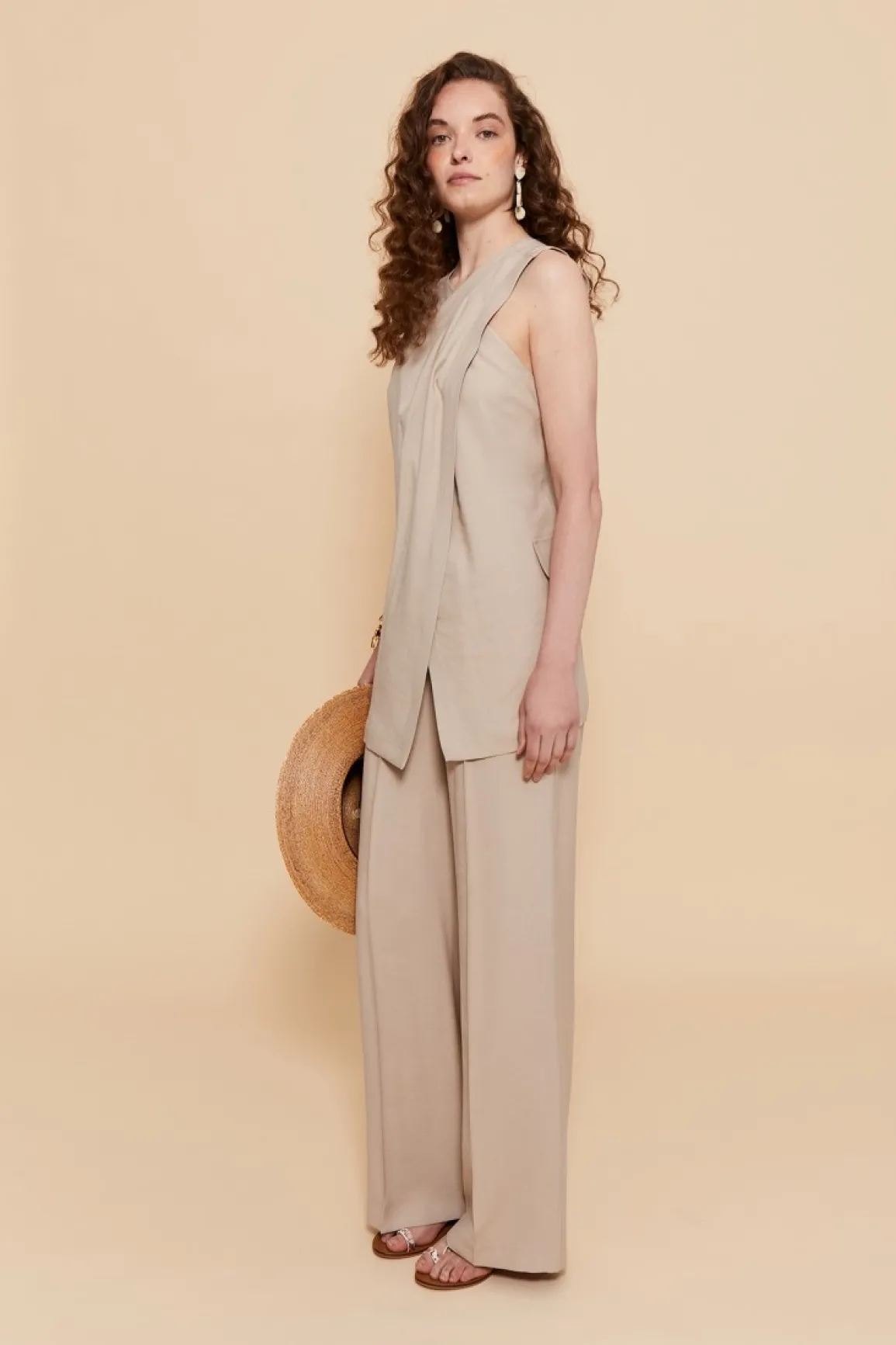 Discount CHALECO LUNAARENA Tops
