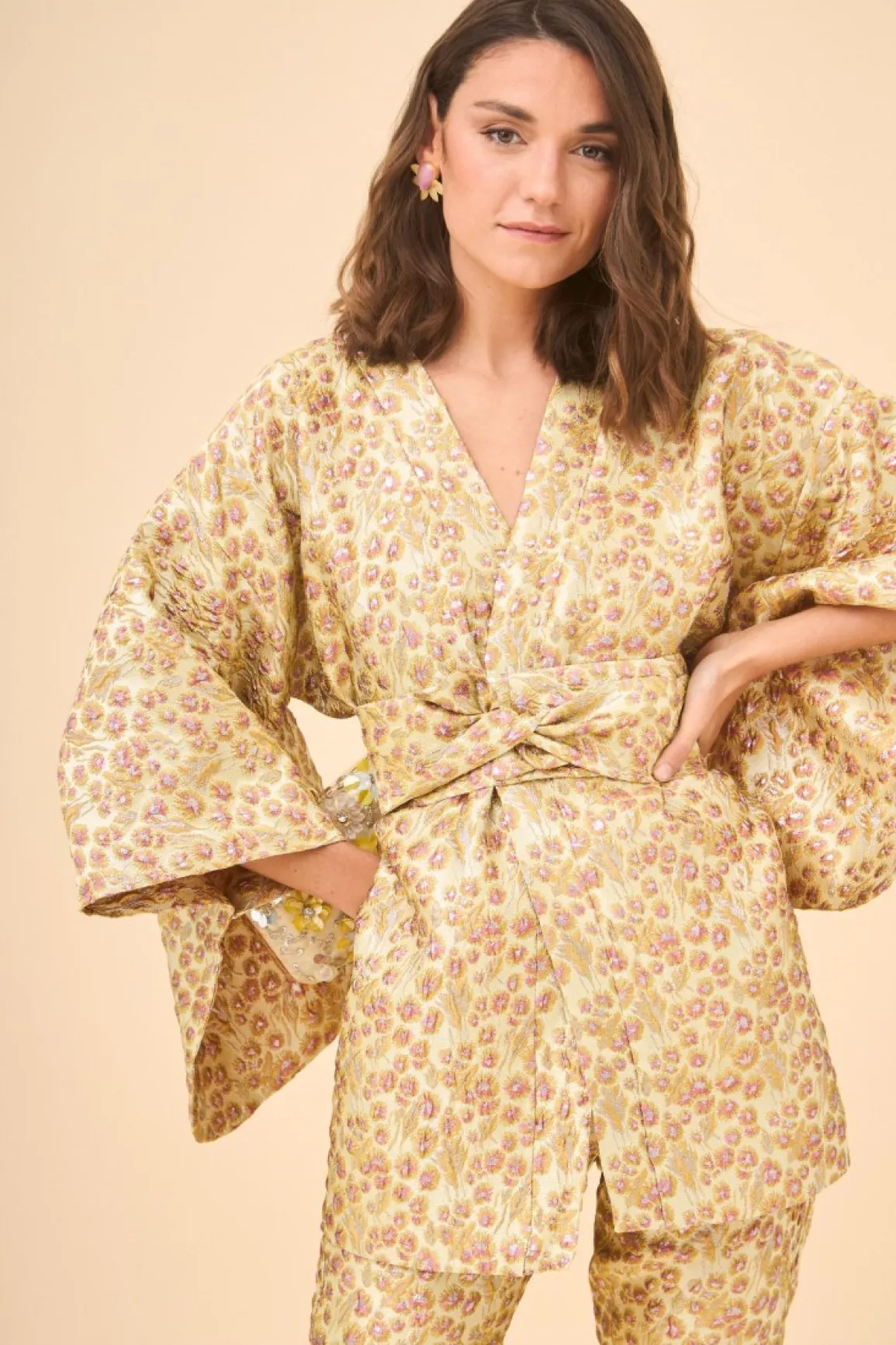 Outlet KIMONO MARIETTADORADO Total look