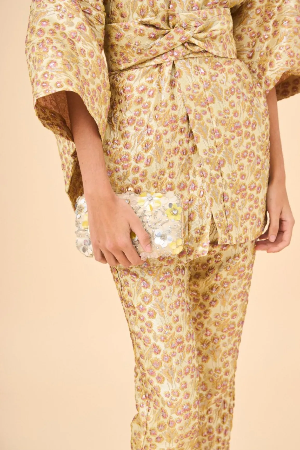 Online PANTALON MARIETTADORADO Total look